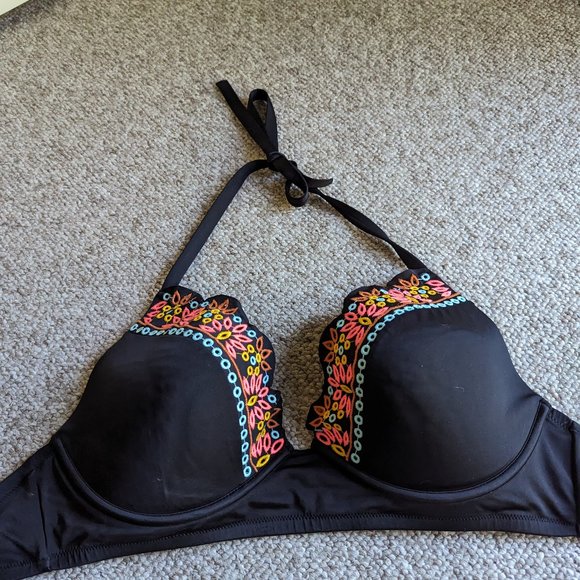 Shade & Shore Other - V-Neck Shade & Shore Embroidered Bikini Top